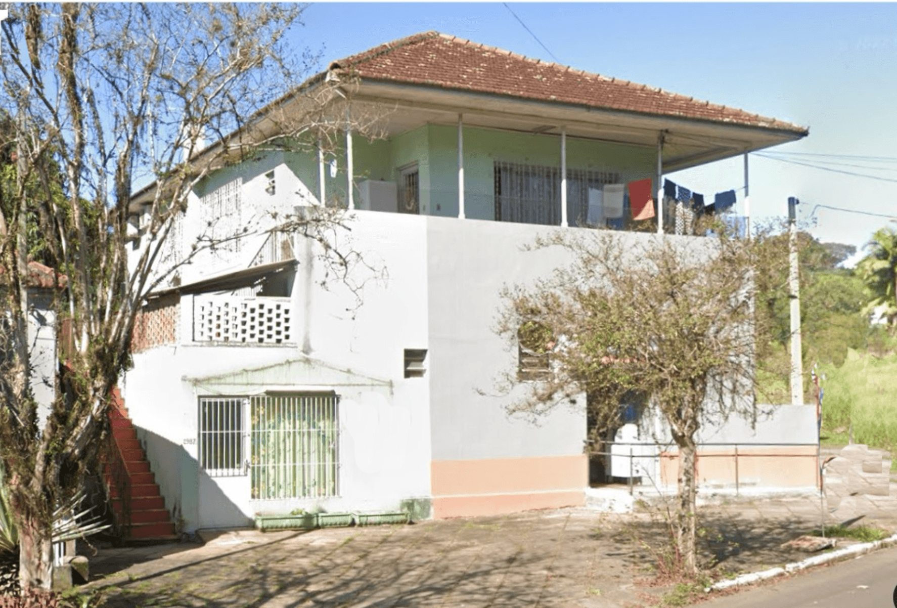 Fachada na rua Presidente Lucena em Estância Velha, foto tirada da esquerda para direita.